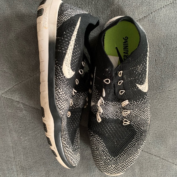 nike running shoes - Picture 3 of 4